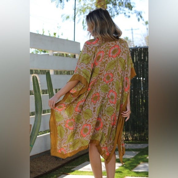 NWT Macchia Di Raggine Daphne Kimono in Vintage Flower > OS - Picture 3 of 14